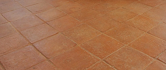 Pulizia dei pavimenti in cotto