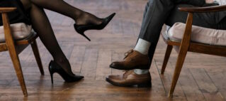 La pulizia professionale del pavimento in parquet