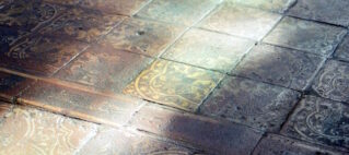 La pulizia professionale dei pavimenti delicati